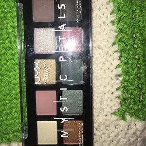 Nyx mystic petals palette